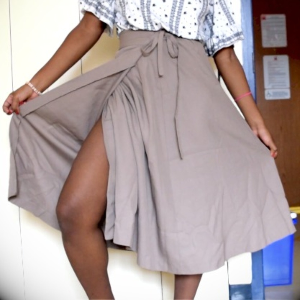 Cute Vintage Tan Colored Retro Midi Length Skirt